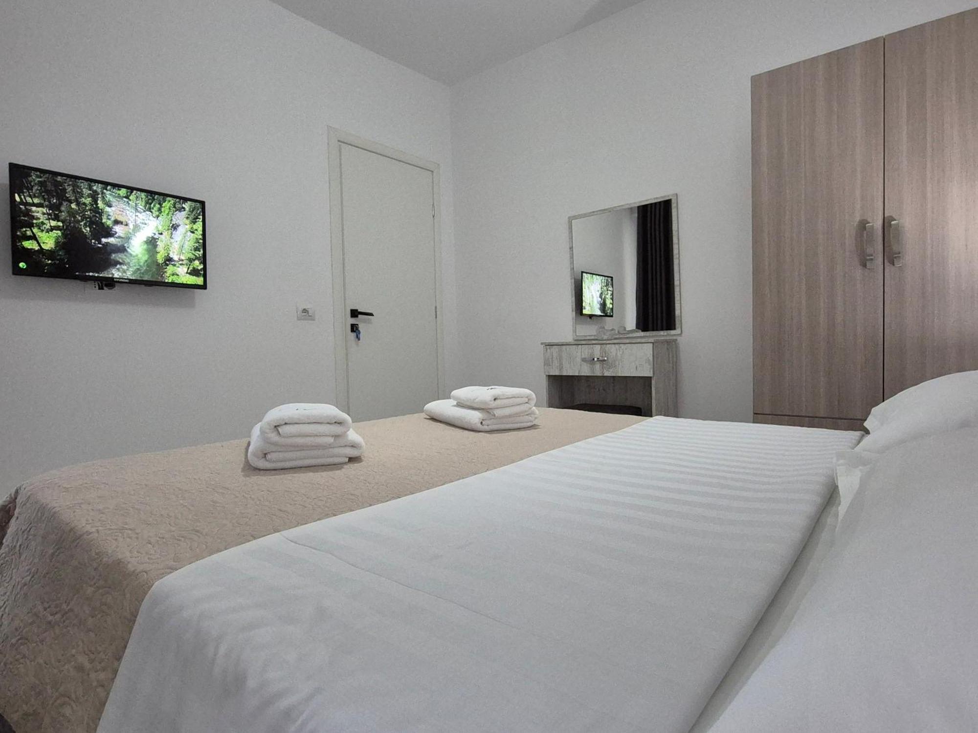 Flore Rooms Саранда Екстер'єр фото
